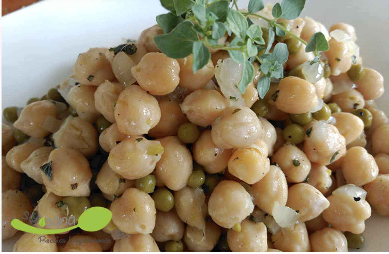 tirabeques del señorito con garbanzos con guisantes y cebolla
